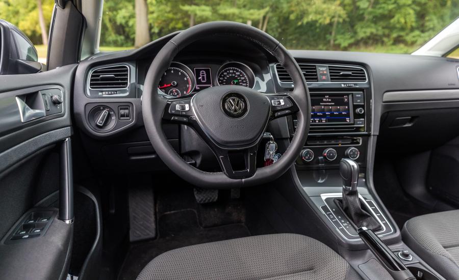 Торпедо Volkswagen Golf TSI 5-Door (Typ 5G) 2017 года  (NA) (фото 31 из 47)
